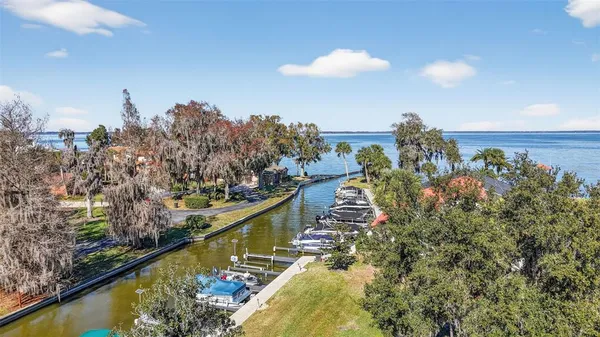 $282,000 | 301 Clusterwood Drive, Yalaha, FL 34797