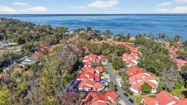 $282,000 | 301 Clusterwood Drive, Yalaha, FL 34797