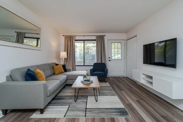 $200,000 | 7656 13th Street North, Oakdale, MN 55128