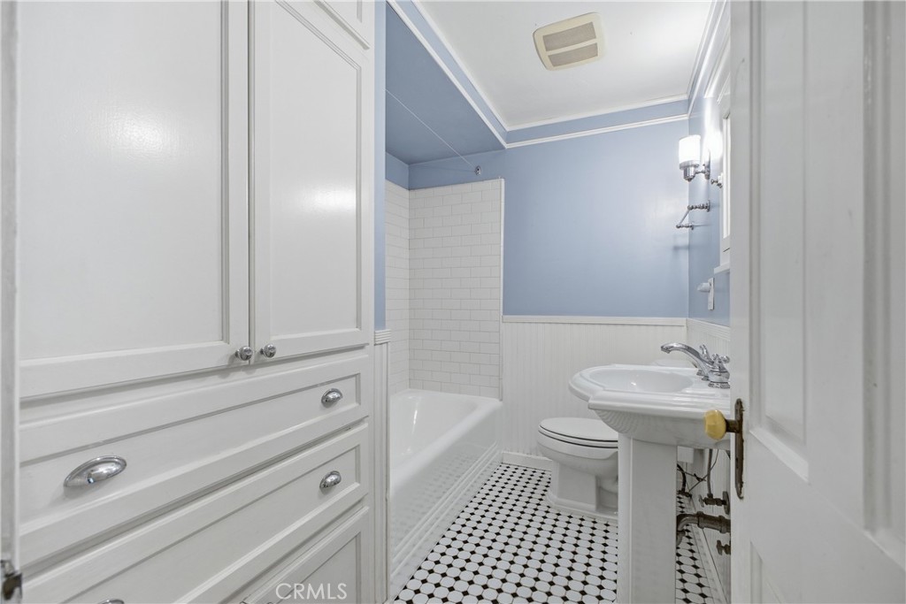 541 East Woodbury Road Altadena, CA 91001 - Photo 23 of 48