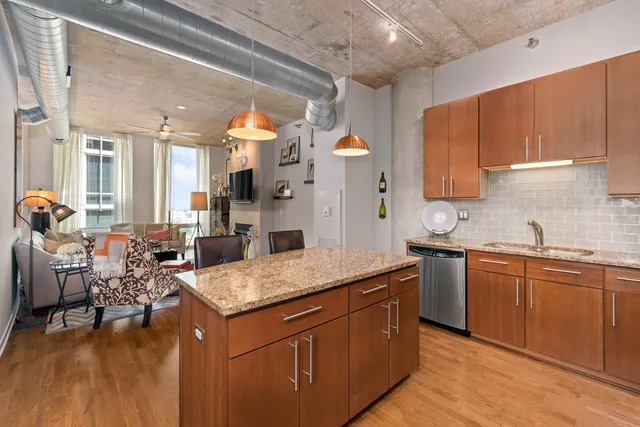 $370,000 | 700 North Larrabee Street, Unit 1406, Chicago, IL 60654