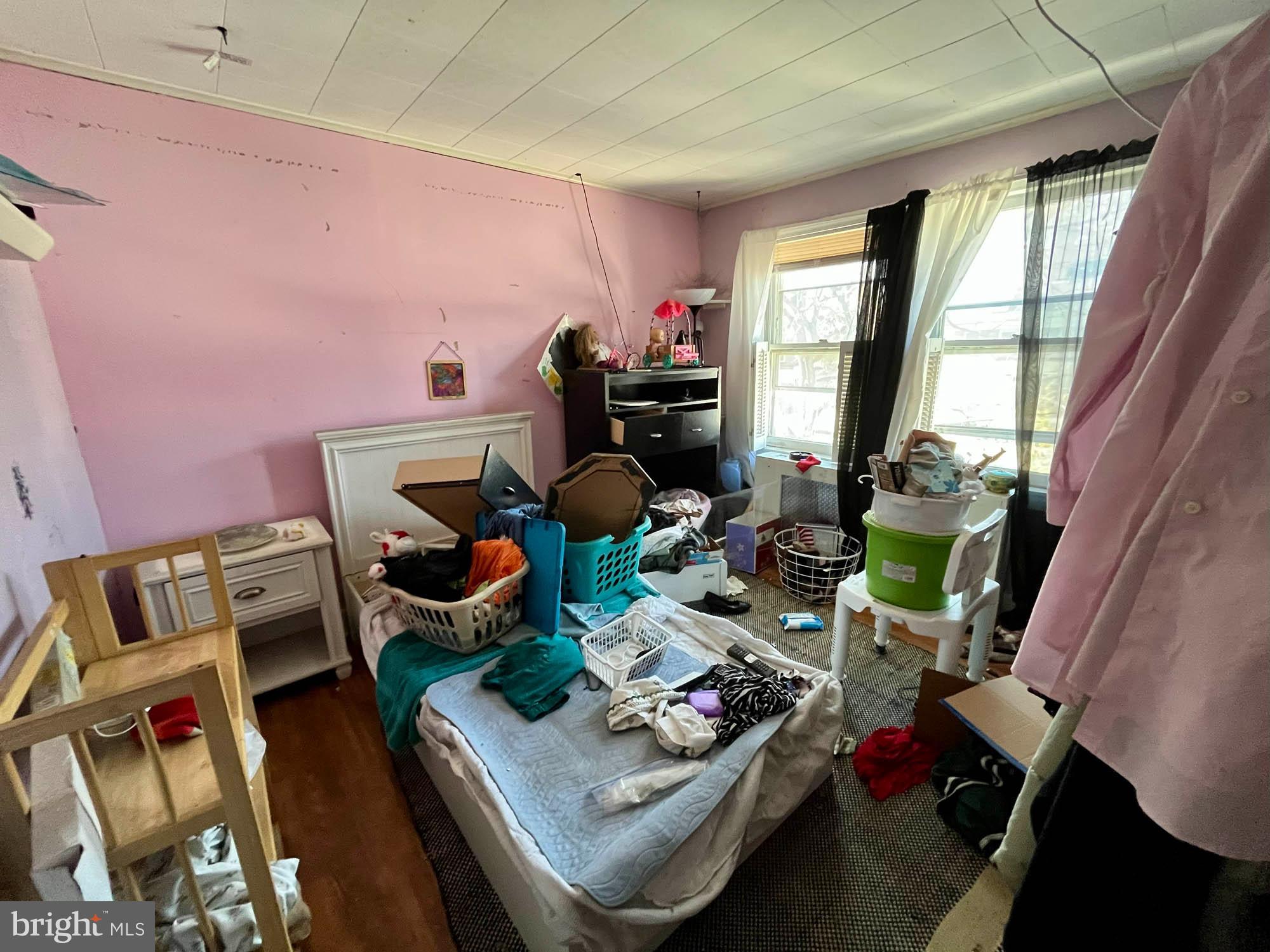 32 Township Road Baltimore, MD 21222 - Photo 8 of 16 a living room with furniture and a window