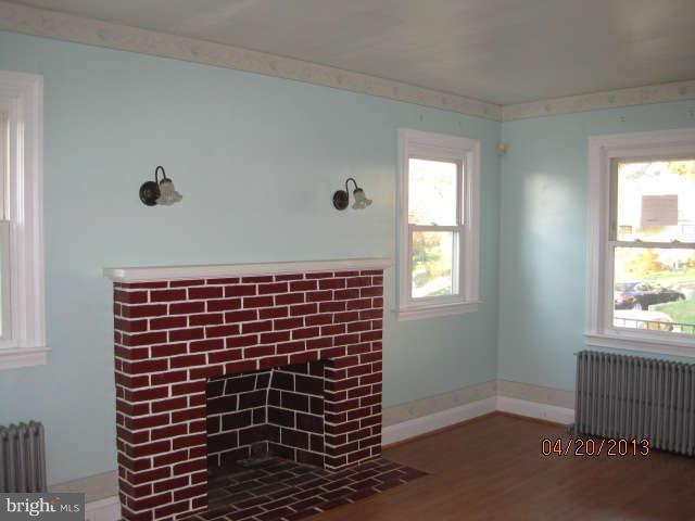 30 Summerfield Road Baltimore, MD 21207 - Photo 2 of 19 Living Room