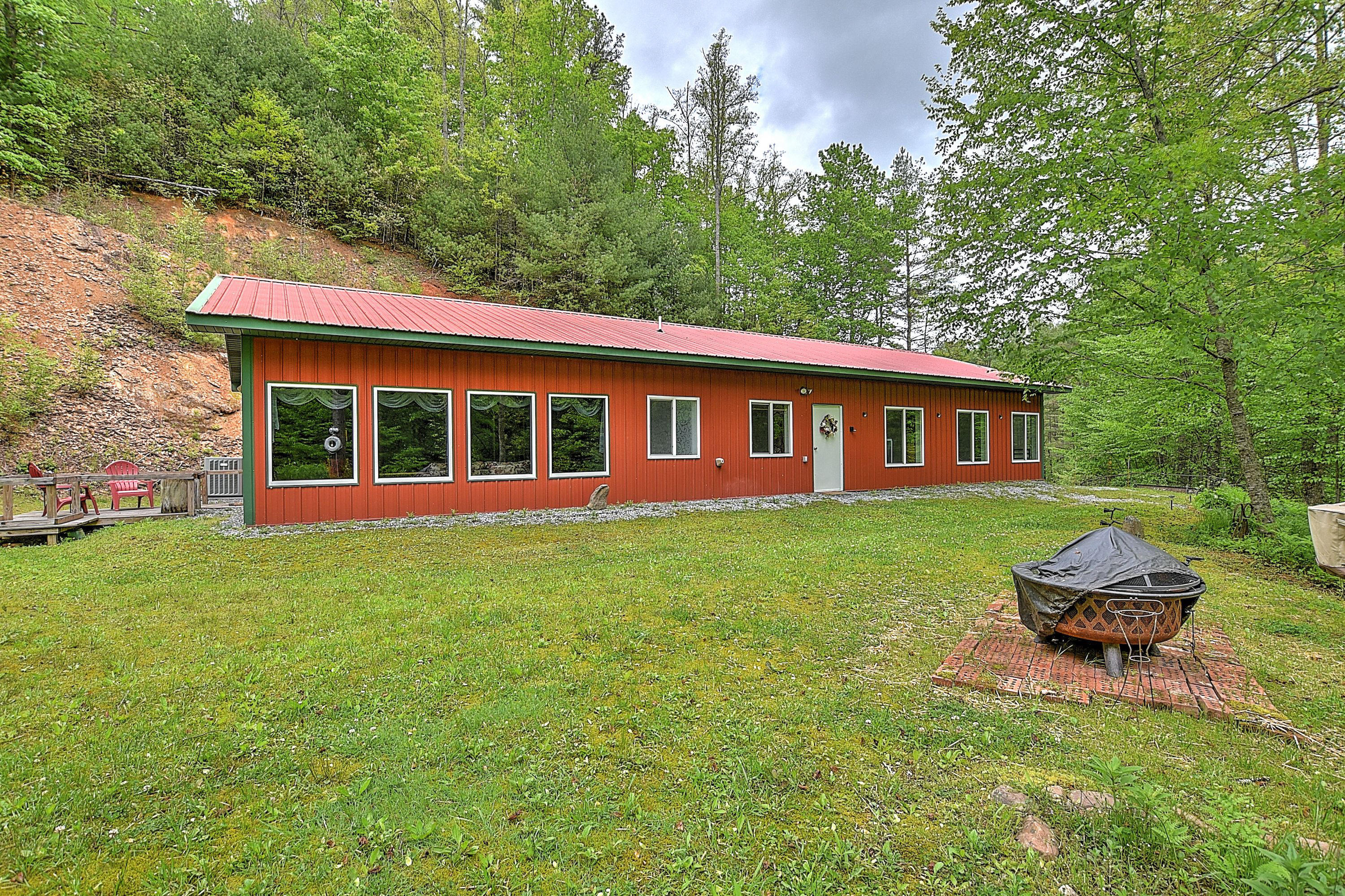 711 Simerly Creek Road Hampton, TN 37658 - Photo 25 of 38 709 SImmerly Creek-35