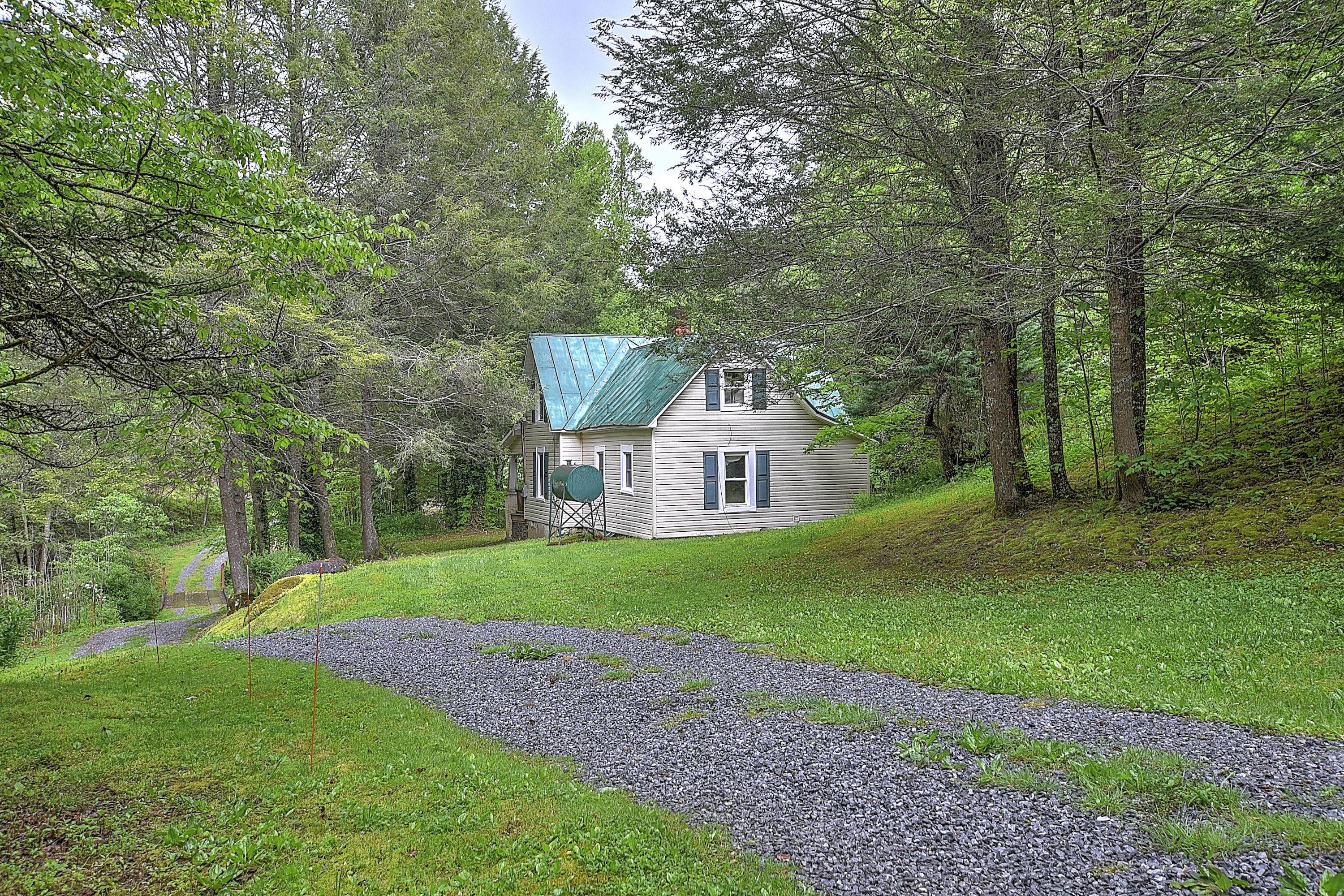 711 Simerly Creek Road Hampton, TN 37658 - Photo 36 of 38 709 SImmerly Creek-40