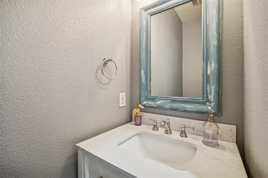 8100 Caelan Court McKinney, TX 75071 - Photo 17 of 37