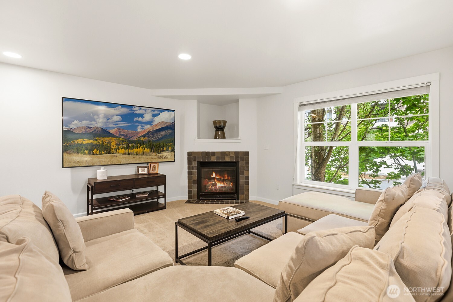 17520 12th Avenue Northeast, Unit B Shoreline, WA 98155 - Photo 4 of 29