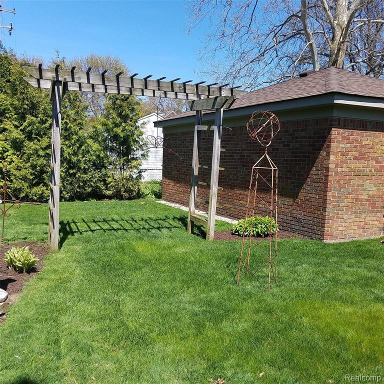 412 Roland Court Grosse Pointe Farms, MI 48236 - Photo 39 of 44