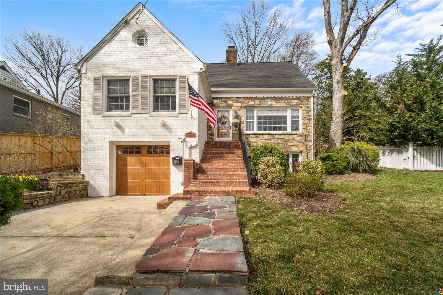 3008 Russell Road Alexandria, VA 22305 - Photo 3 of 56