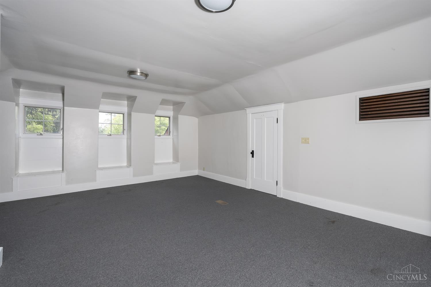 2832 Werk Road Cincinnati, OH 45211 - Photo 14 of 25 Gallery Image 14