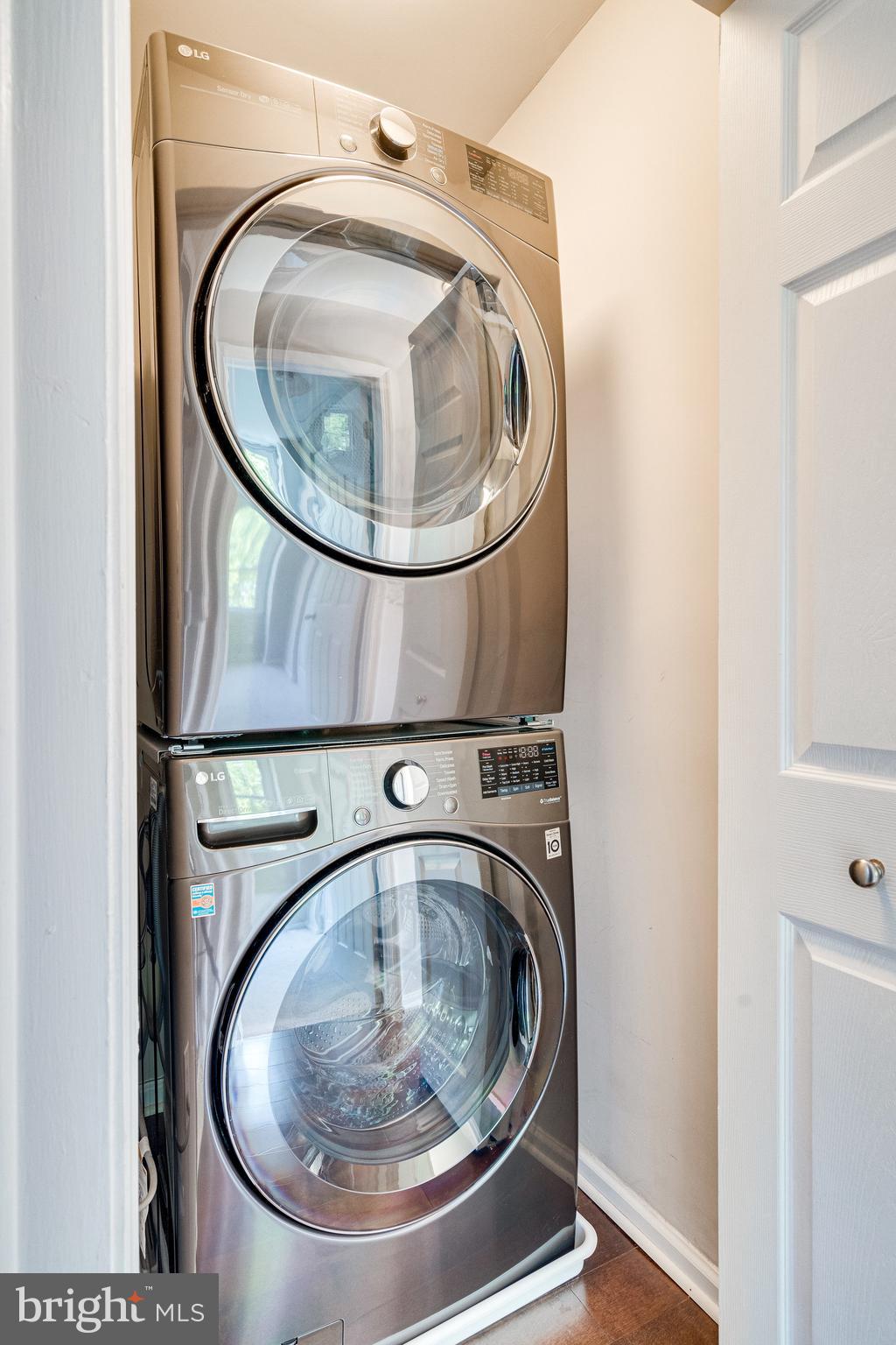 6919 Barrett Road Falls Church, VA 22042 - Photo 35 of 69 1st Floor New Washer and Dryer