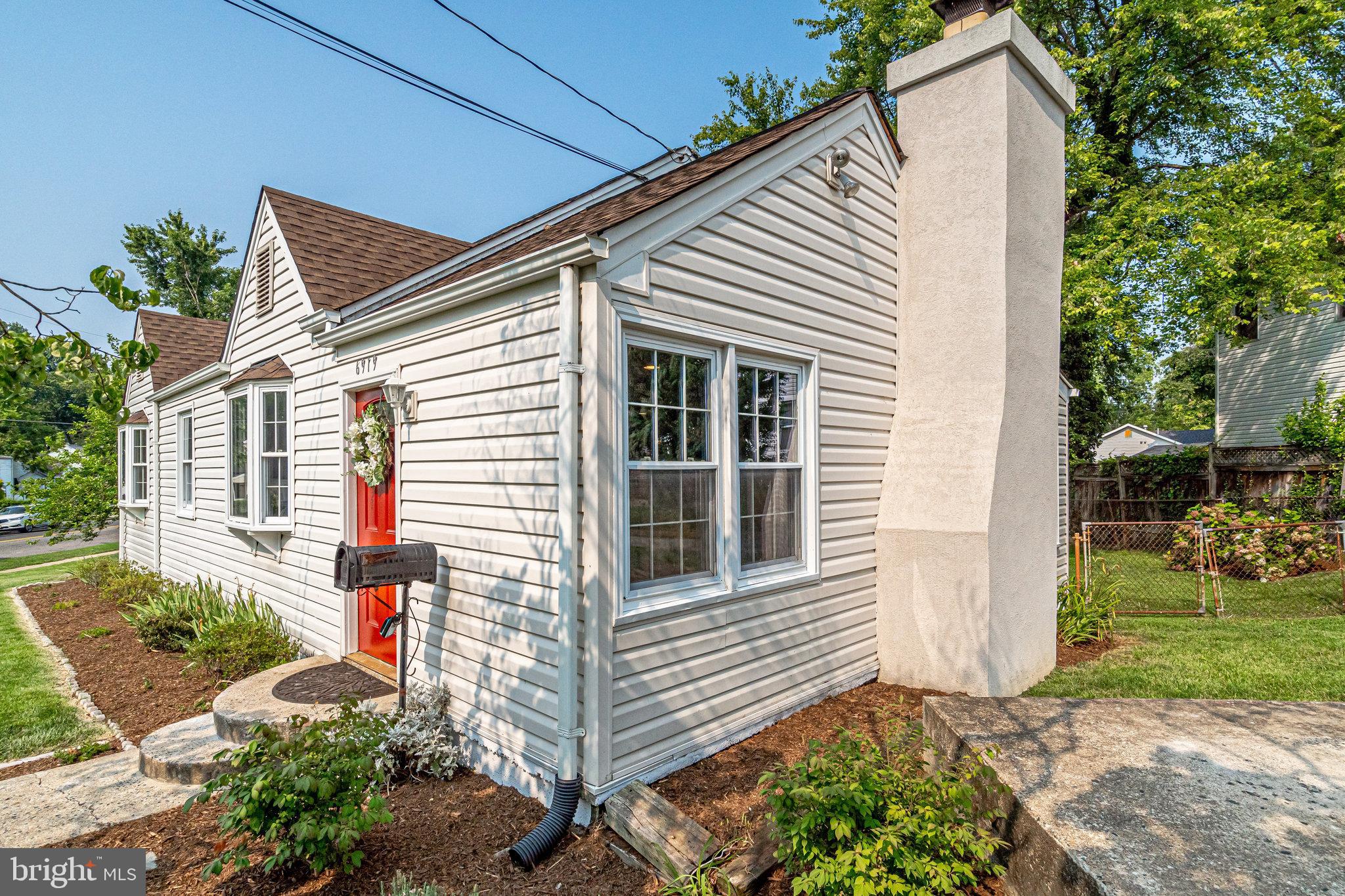 6919 Barrett Road Falls Church, VA 22042 - Photo 4 of 69 Gallery Image 4