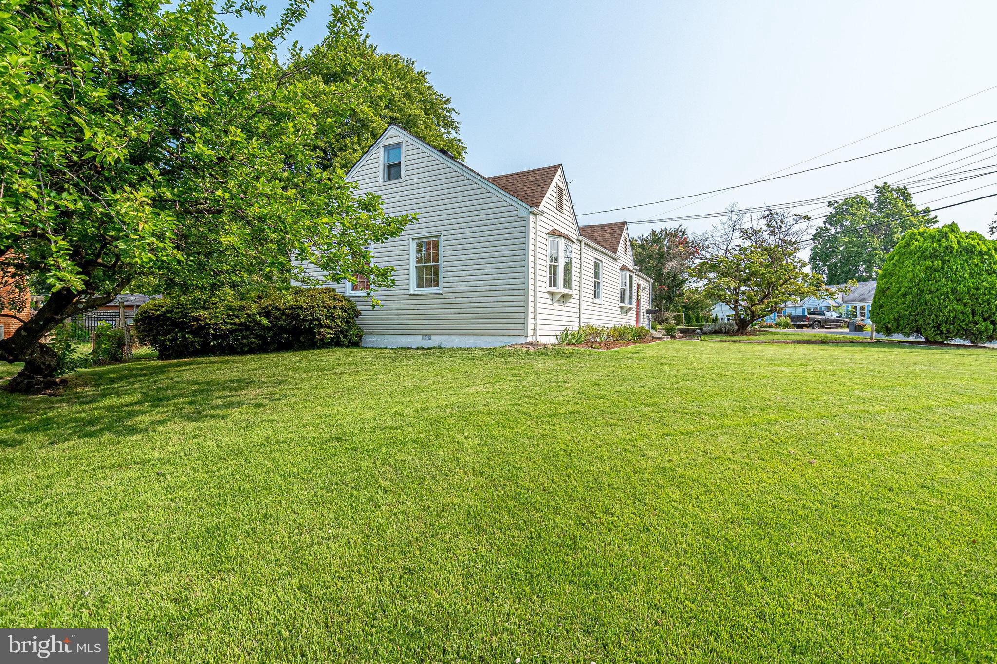 6919 Barrett Road Falls Church, VA 22042 - Photo 6 of 69 Nice Landscaping