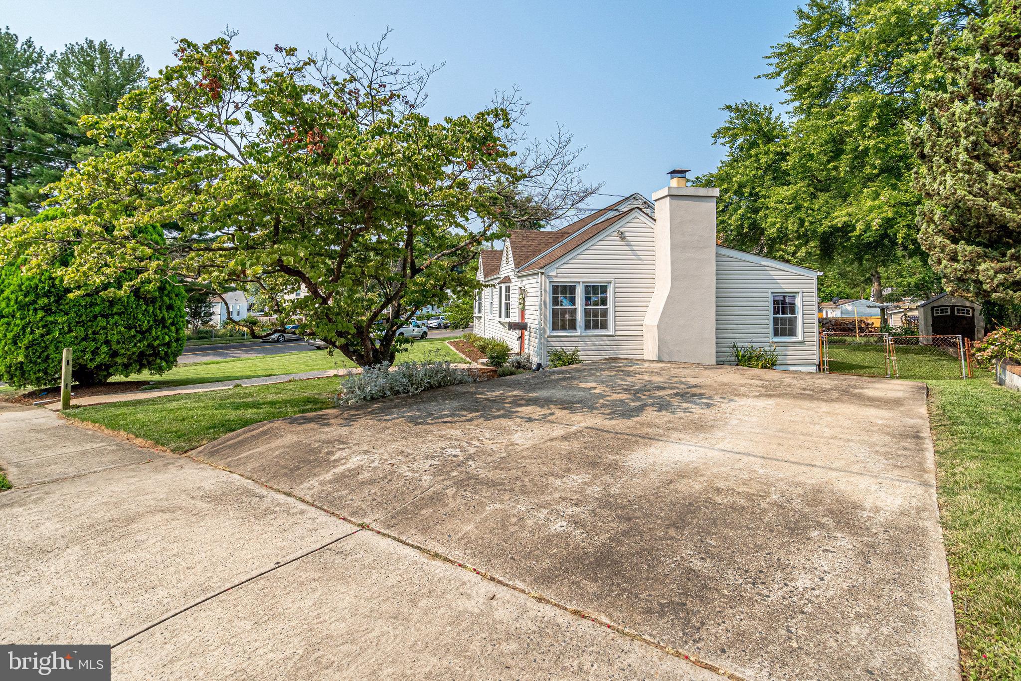 6919 Barrett Road Falls Church, VA 22042 - Photo 62 of 69 Community Side walks