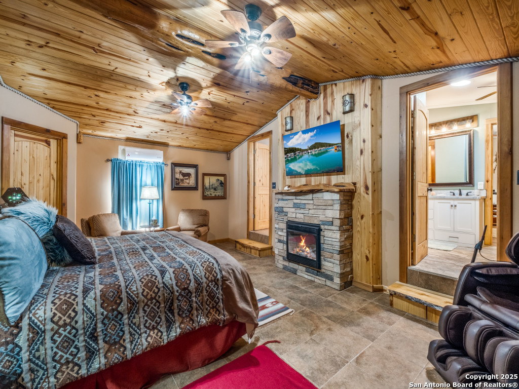 390 Galveston Street Bandera, TX 78003 - Photo 11 of 31