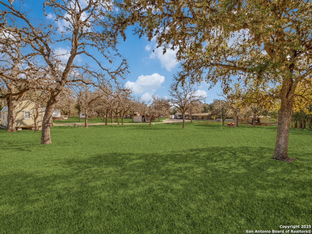390 Galveston Street Bandera, TX 78003 - Photo 4 of 31