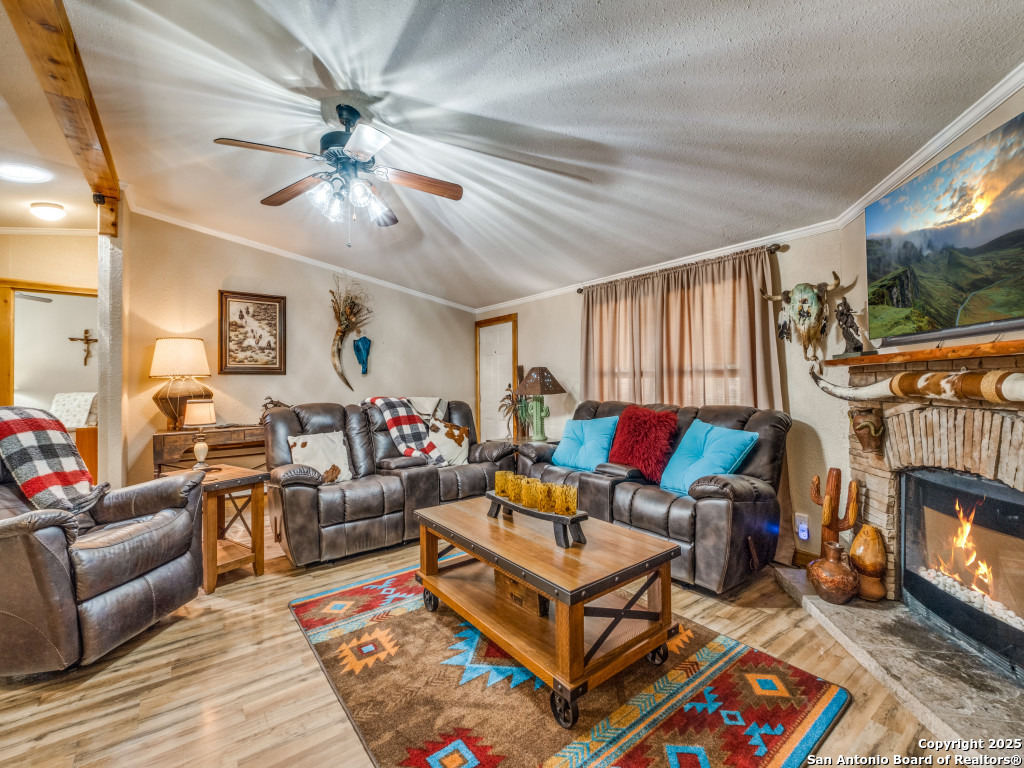 390 Galveston Street Bandera, TX 78003 - Photo 7 of 31