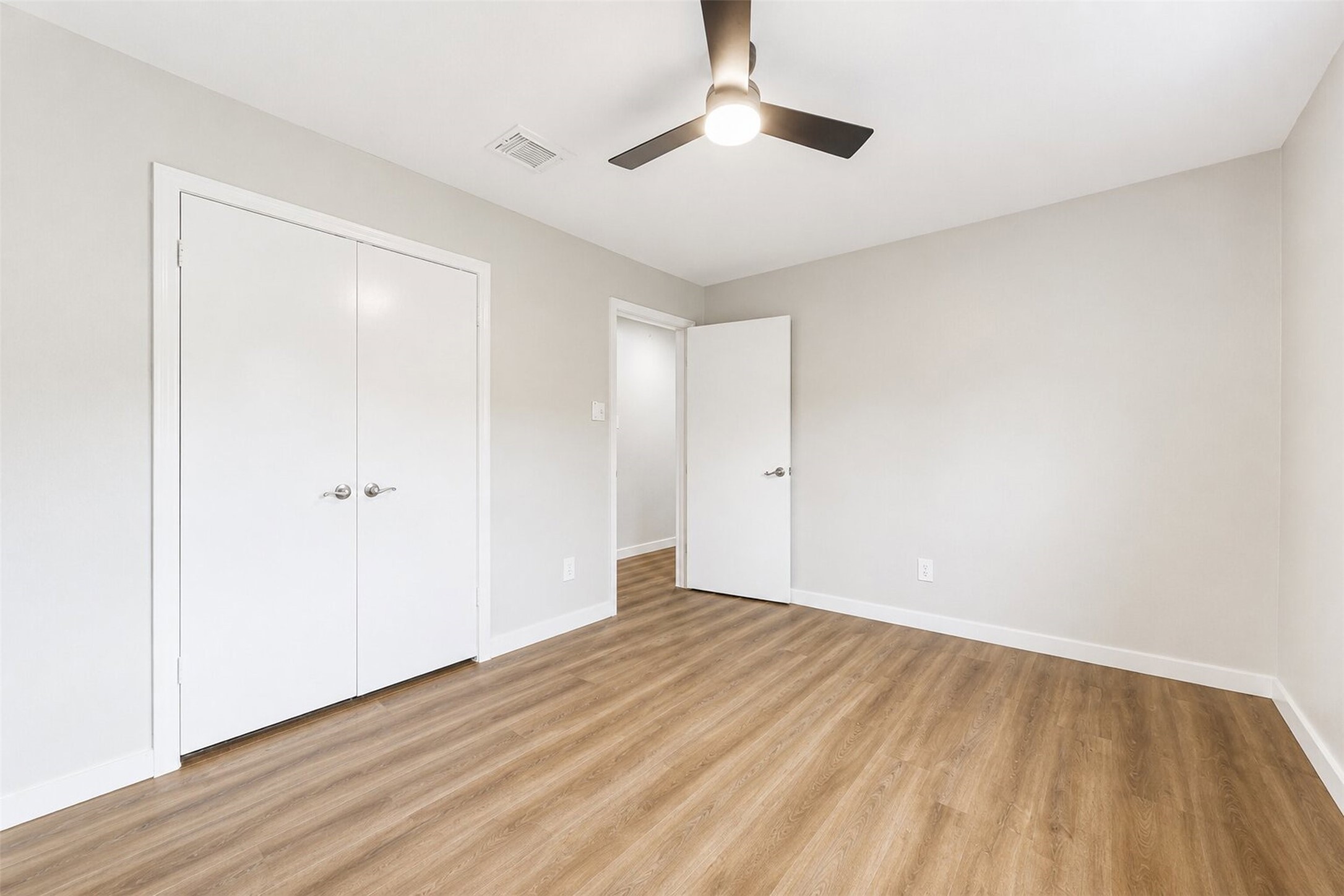 15414 Ripplestream Drive Houston, TX 77068 - Photo 26 of 41 Reverse angle of bedroom two.