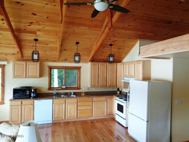 207 Silkmans Road Lake Ariel, PA 18436 - Photo 21 of 39 Kitchen Alt View