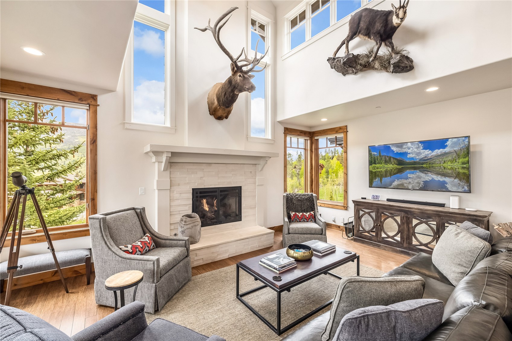 2870 Hunter's Knob Road Silverthorne, CO 80498 - Photo 3 of 36 Gallery Image 3
