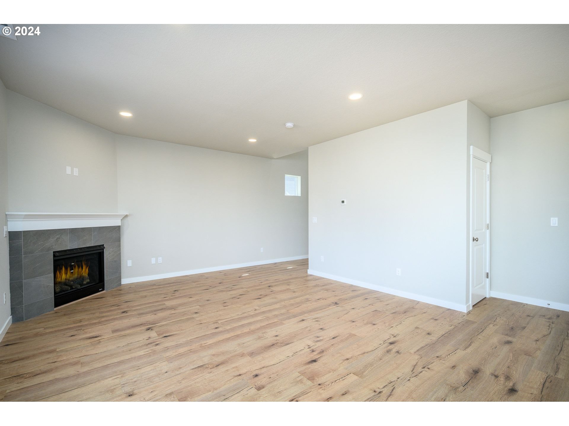 123 North 88th Drive, Unit 53 Ridgefield, WA 98642 - Photo 32 of 46 a view of an empty room and wooden floor