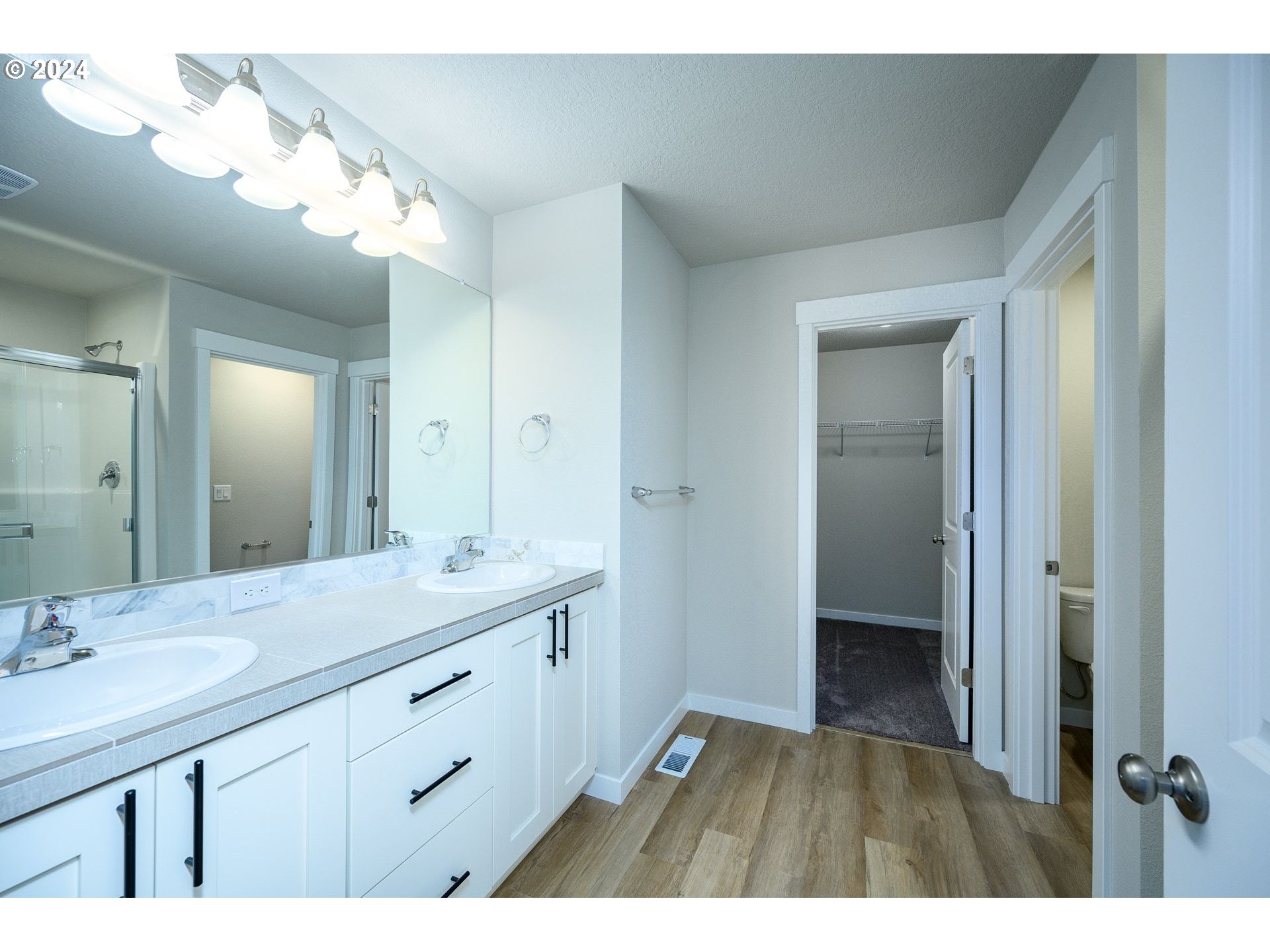 123 North 88th Drive, Unit 53 Ridgefield, WA 98642 - Photo 39 of 46 a bathroom with a double vanity sink a mirror and a bathtub
