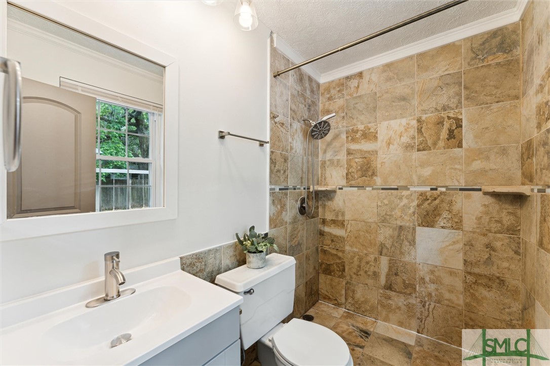 27 Davidson Avenue Savannah, GA 31419 - Photo 21 of 37 Ensuite Bathroom