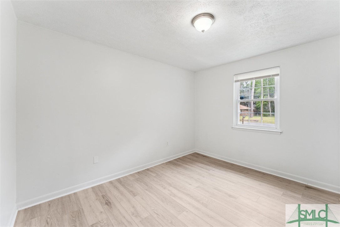 27 Davidson Avenue Savannah, GA 31419 - Photo 23 of 37 Guest Bedroom 2