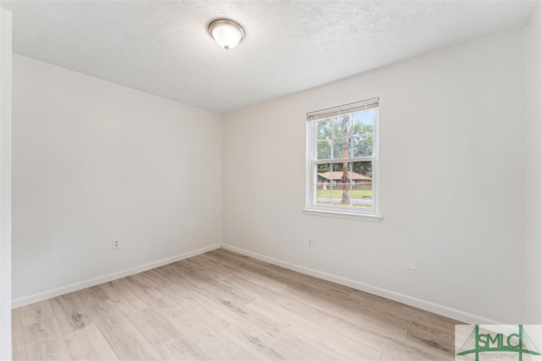 27 Davidson Avenue Savannah, GA 31419 - Photo 26 of 37 Guest Bedroom 3