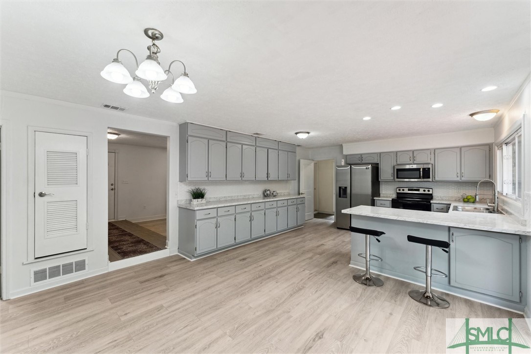27 Davidson Avenue Savannah, GA 31419 - Photo 10 of 37 Dining Room / Kitchen Combo