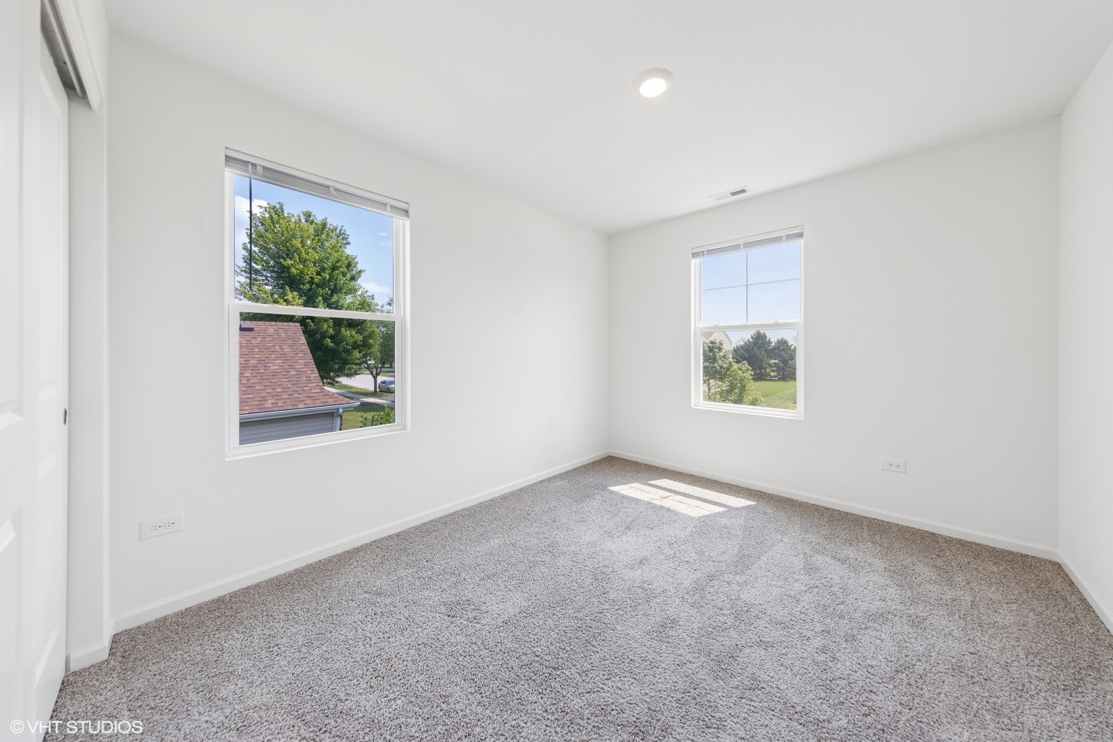 411 Stockton Drive Joliet, IL 60421 - Photo 16 of 29 an empty room with windows