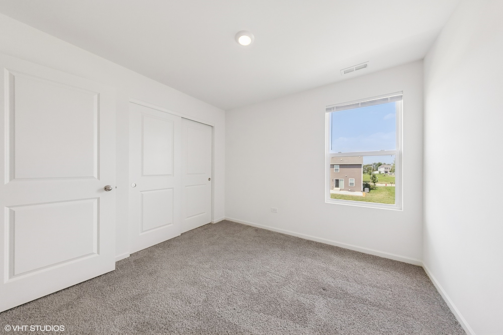 411 Stockton Drive Joliet, IL 60421 - Photo 18 of 29 an empty room with windows