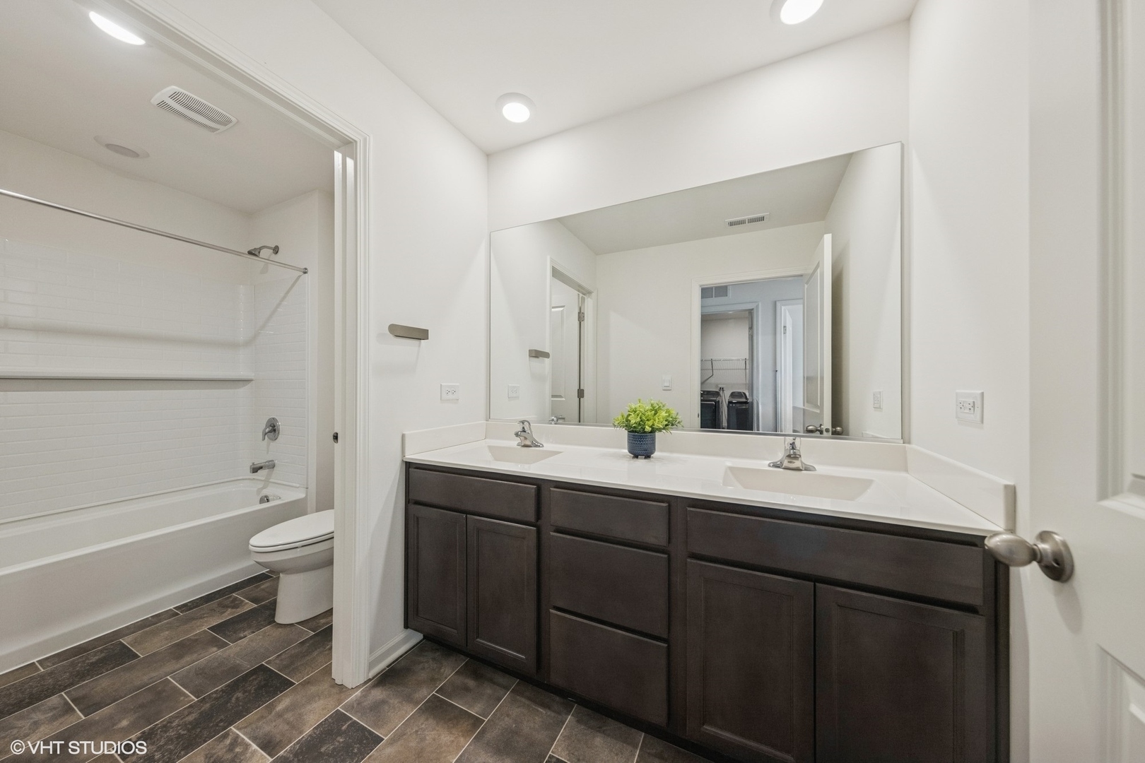 411 Stockton Drive Joliet, IL 60421 - Photo 20 of 29 a bathroom with a double vanity sink toilet mirror and bathtub