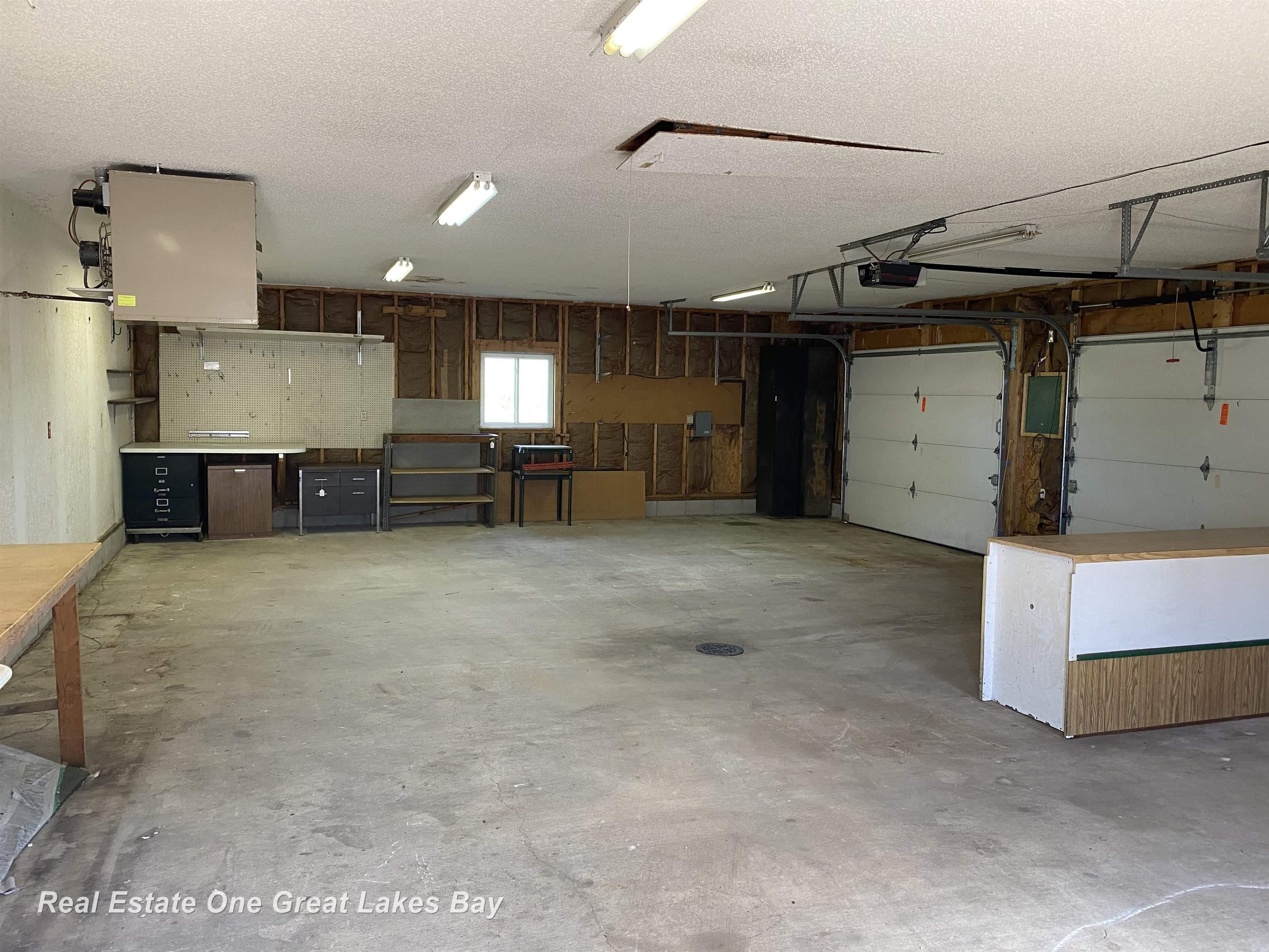 9417 Garfield Road Freeland, MI 48623 - Photo 8 of 27