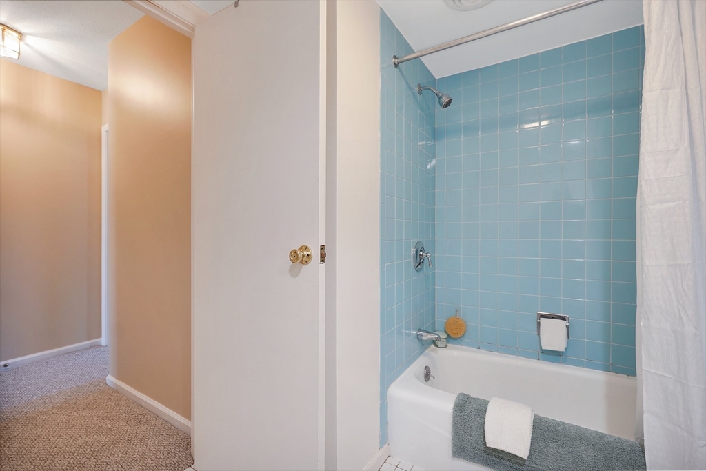 39 Yorktown Drive, Unit D Springfield, MA 01108 - Photo 24 of 29