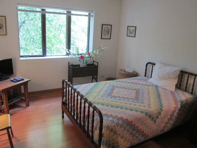 75 Boardwalk Place, Unit 101 Park Ridge, IL 60068 - Photo 12 of 16 a bedroom with a bed and a window