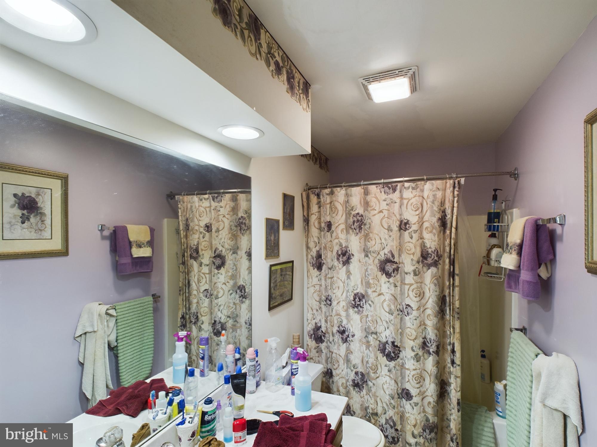 216 Cobblestone Lane Lancaster, PA 17601 - Photo 12 of 14 Full Bathroom on the Upper Level