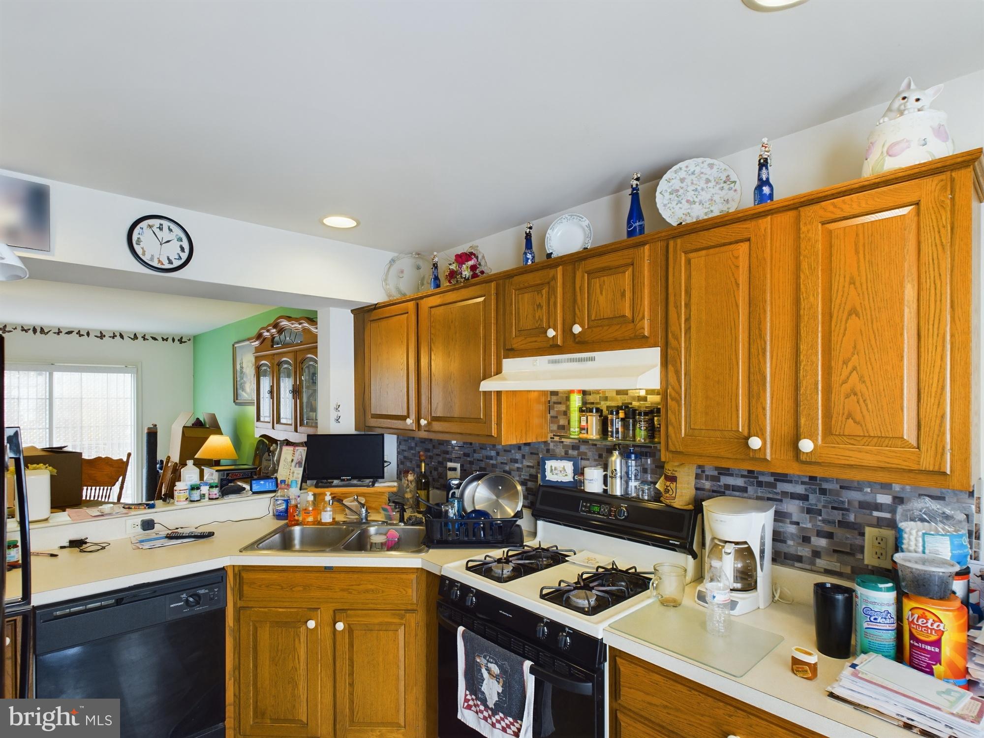 216 Cobblestone Lane Lancaster, PA 17601 - Photo 8 of 14 Kitchen with Gas Cooking & Dishwasher