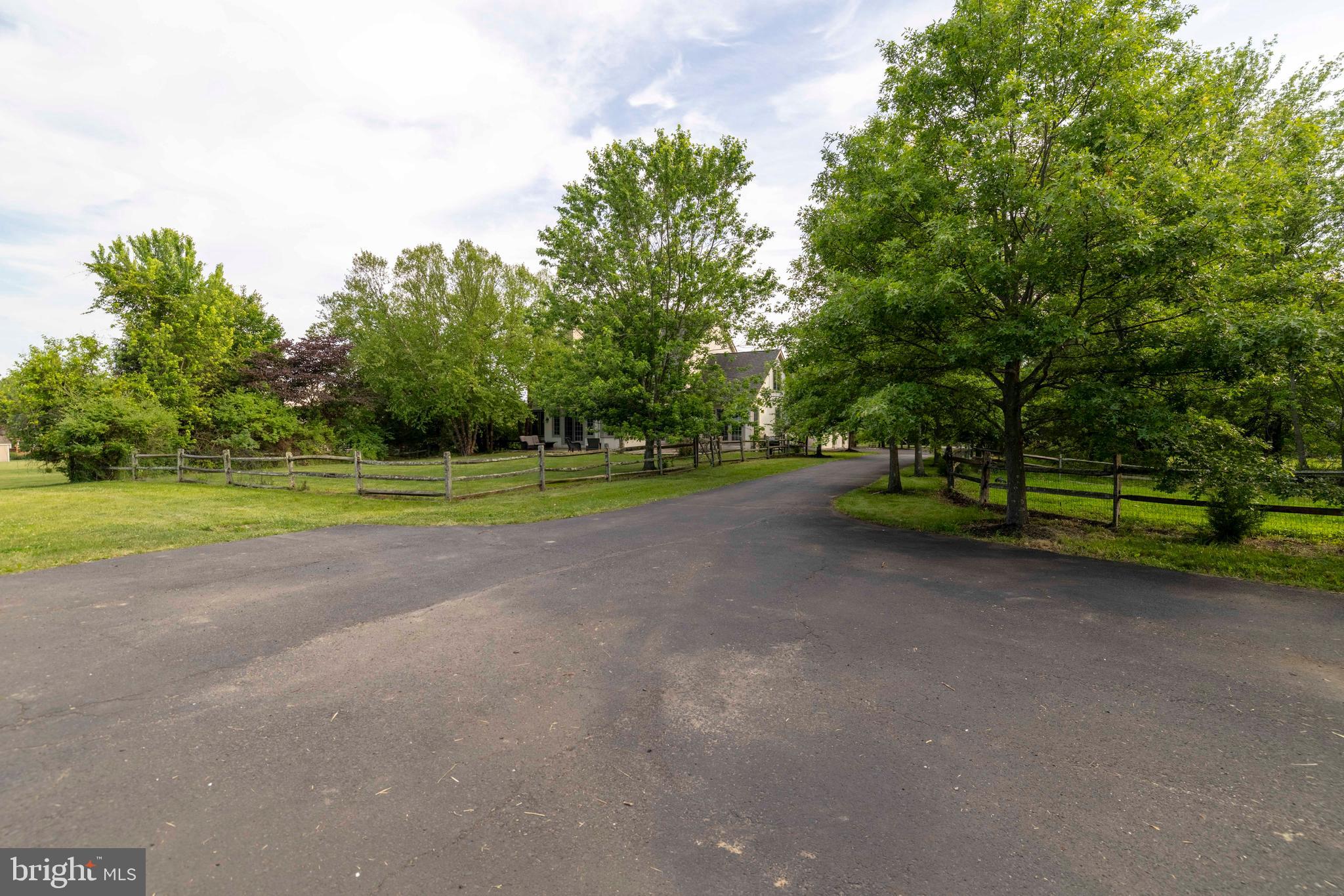 265 Walter Road Chalfont, PA 18914 - Photo 70 of 83 Driveway