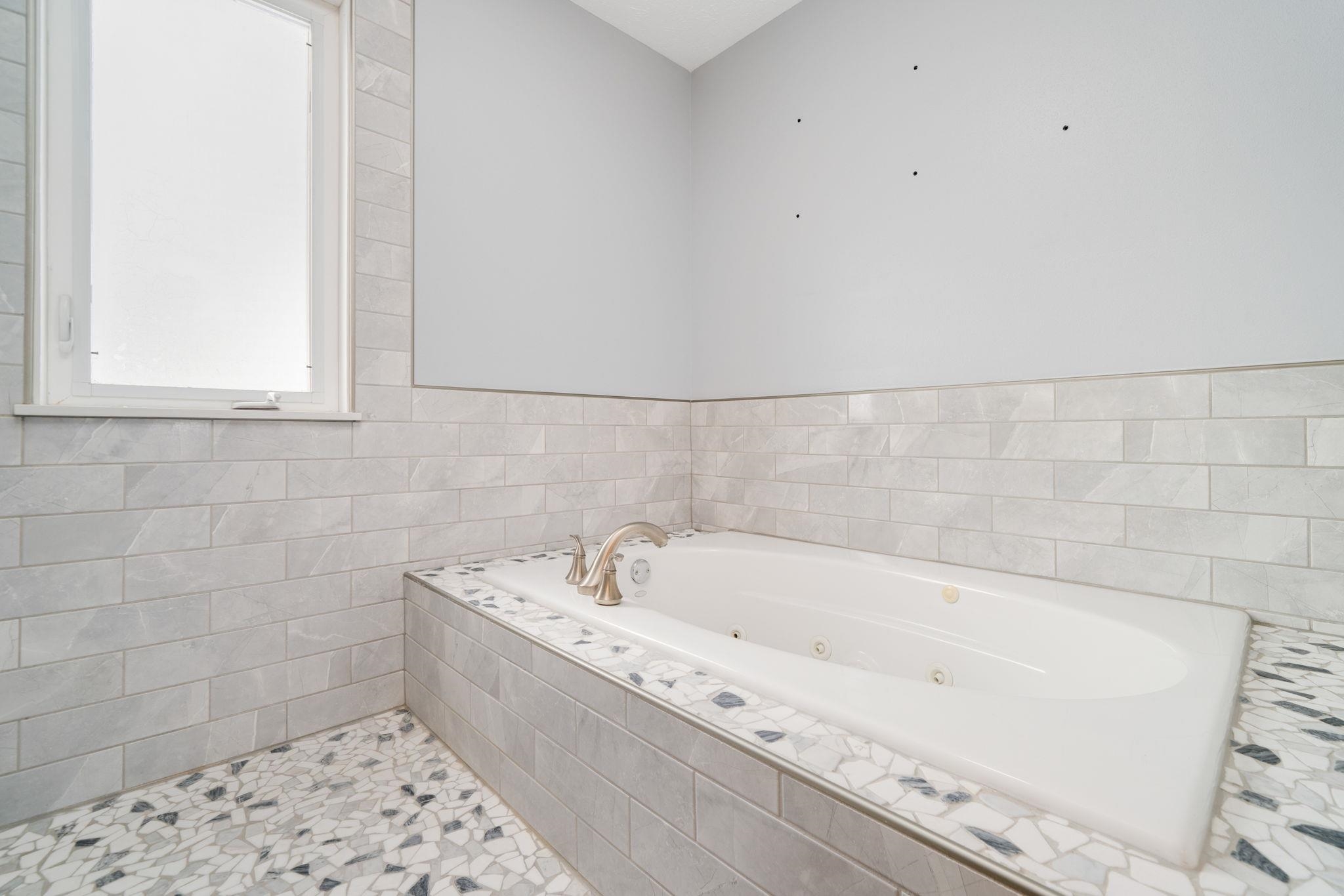11062 Chicory Ridge Way Roscoe, IL 61073 - Photo 31 of 43 a bathroom with bathtub and window
