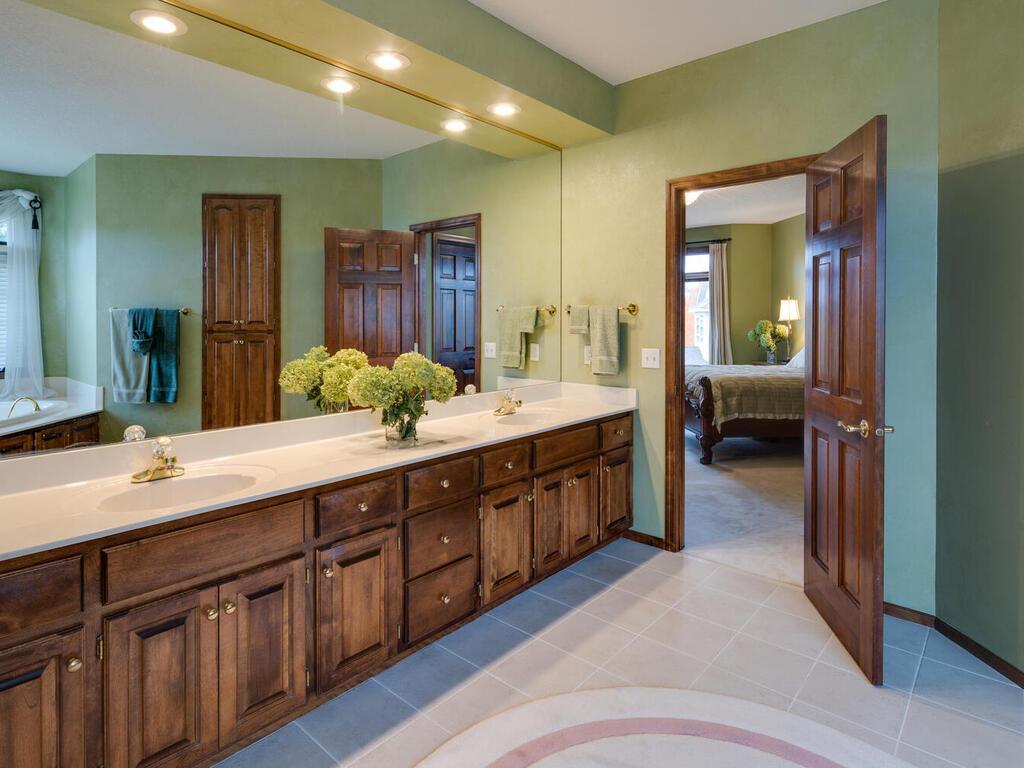 4165 Lakeridge Road Chanhassen, MN 55331 - Photo 29 of 43 Gallery Image 29