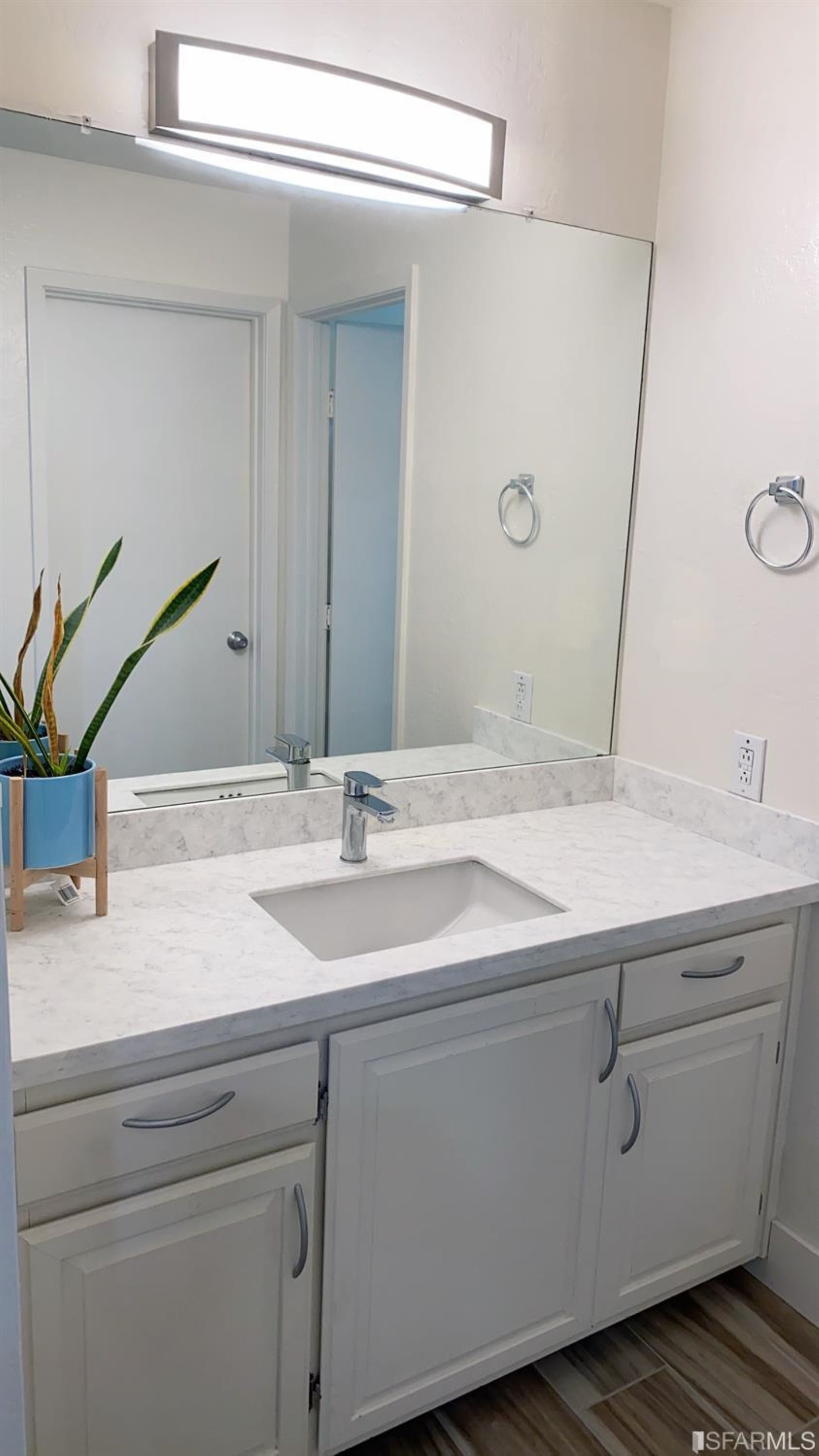420 Camelback Road Pleasant Hill, CA 94523 - Photo 8 of 32 a bathroom with a sink and mirror