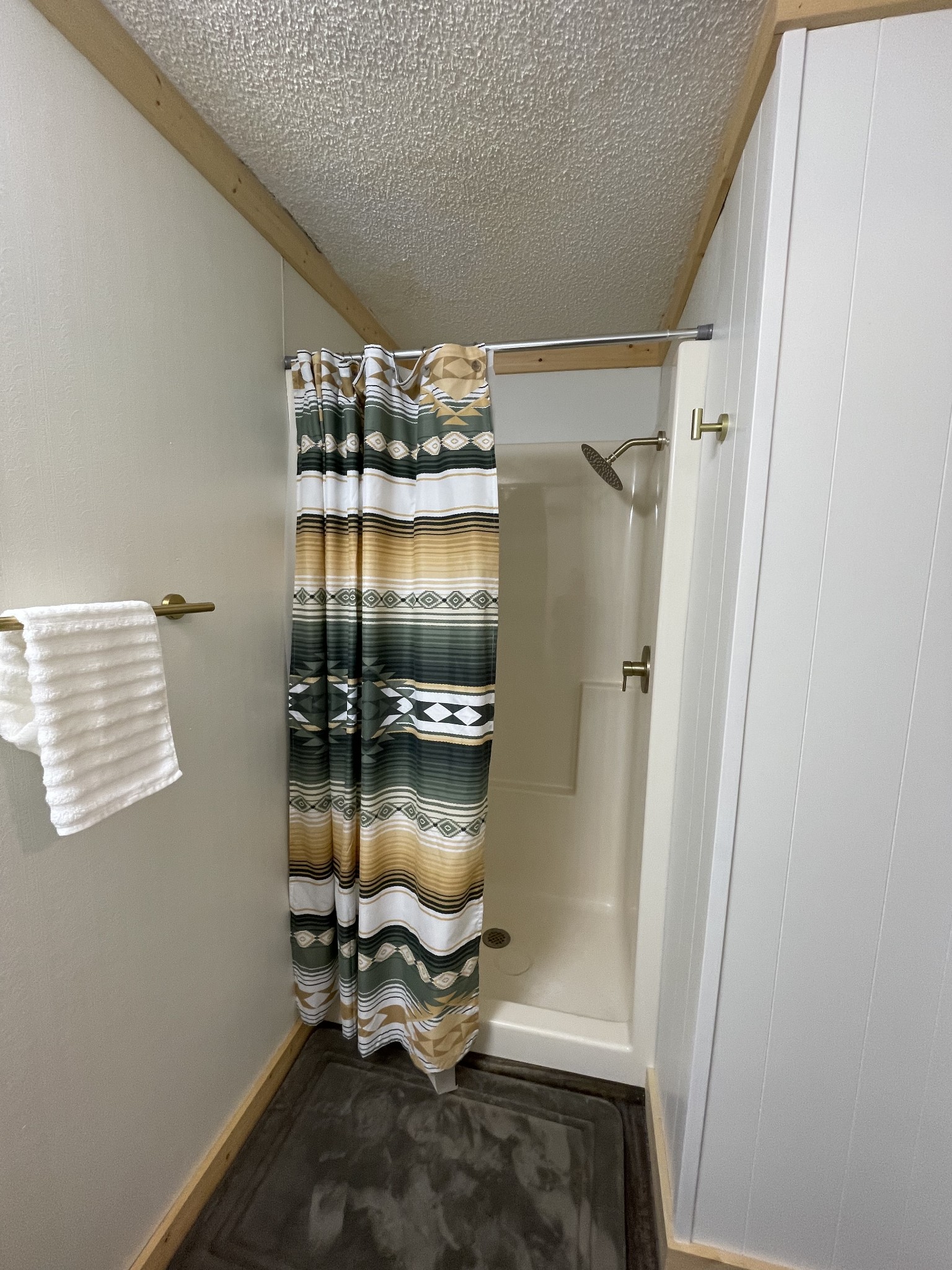 4875 Dollar Road Buena Vista, TN 38318 - Photo 17 of 29 a room with water heater and a window