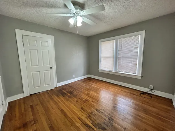 $1,200 | 2124 20th Street, Lubbock, TX 79411