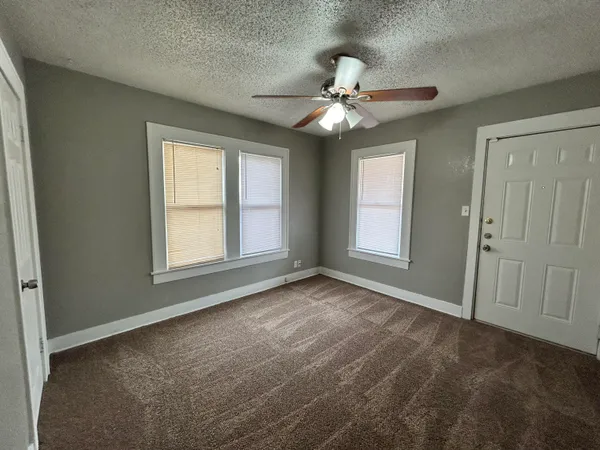 $1,200 | 2124 20th Street, Lubbock, TX 79411
