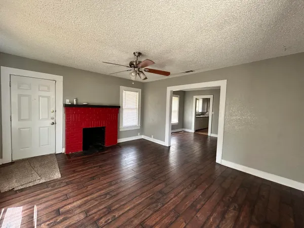$1,200 | 2124 20th Street, Lubbock, TX 79411