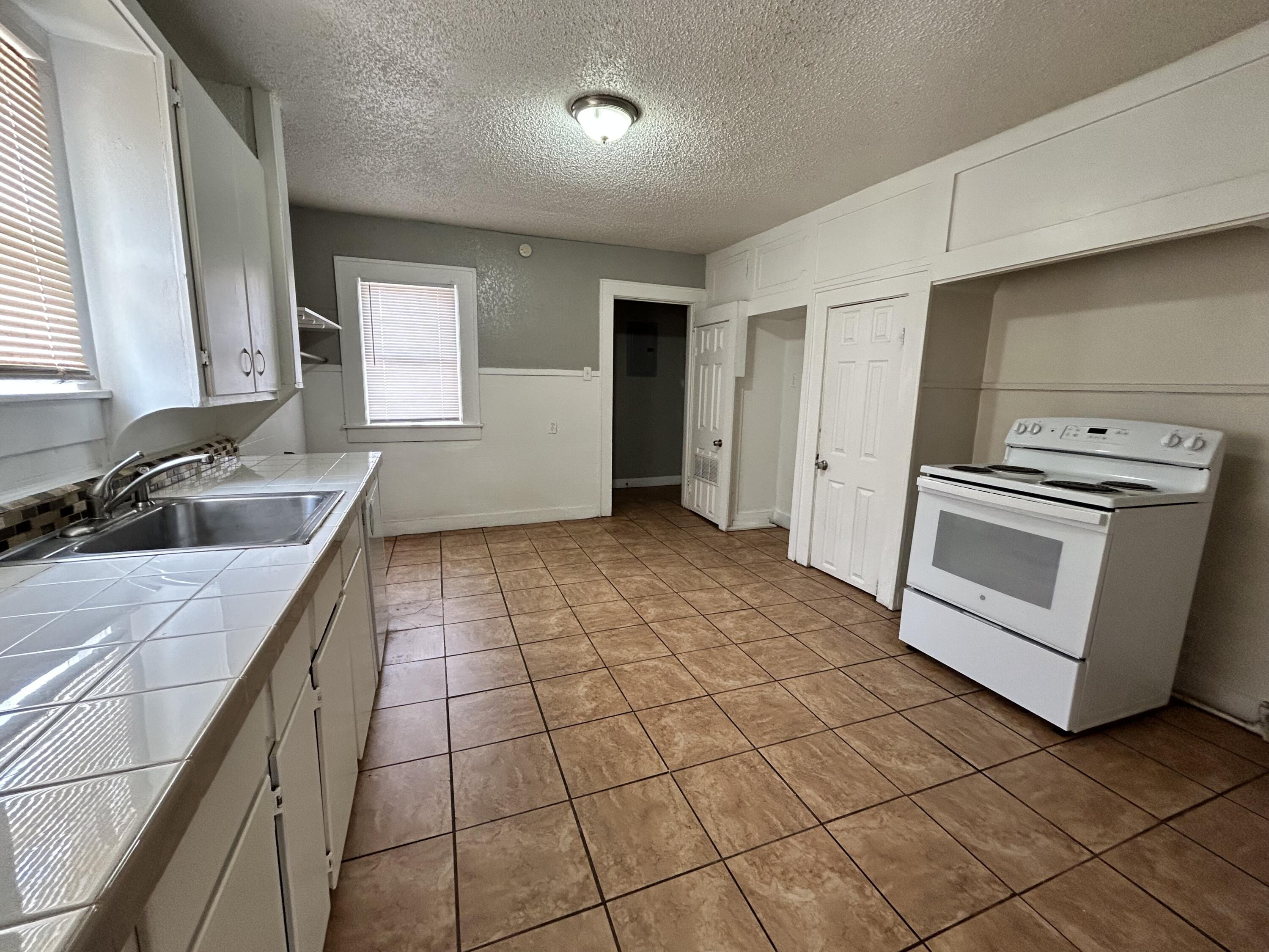 2124 20th Street Lubbock, TX 79411 - Photo 3 of 15 IMG_8813