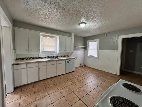 $1,200 | 2124 20th Street, Lubbock, TX 79411