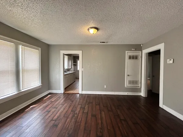 $1,200 | 2124 20th Street, Lubbock, TX 79411