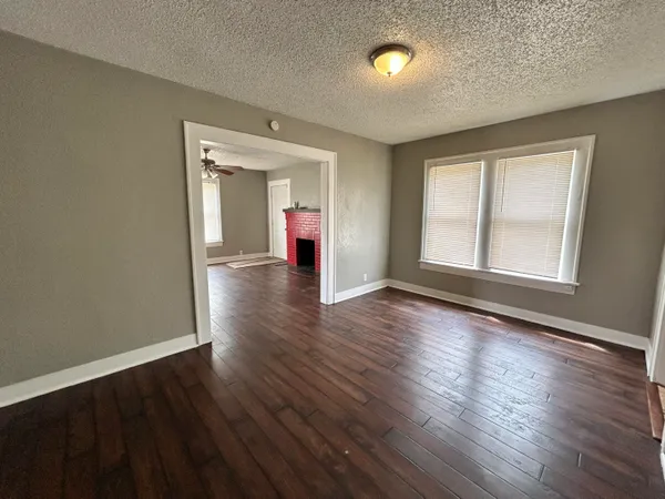 $1,200 | 2124 20th Street, Lubbock, TX 79411